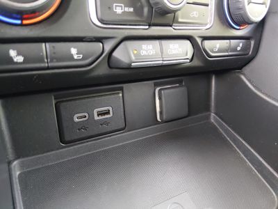 2024 Chevrolet Suburban — photo 19 view
