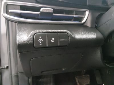 2024 Hyundai Elantra — photo 13 view