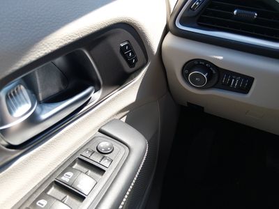 2023 Chrysler Pacifica — photo 13 view