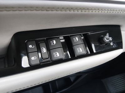 2024 Jeep Wagoneer - Photo 18