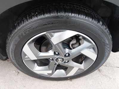 2025 Hyundai Venue — photo 10 view