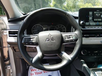 2024 Mitsubishi Outlander — photo 12 view