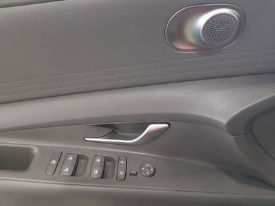 2024 Hyundai Elantra - Photo 16