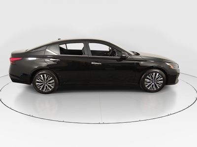 2025 Nissan Altima - Photo 8