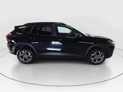 2025 Chevrolet Trax - Photo 8