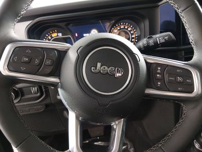 2025 Jeep Wrangler - Photo 12