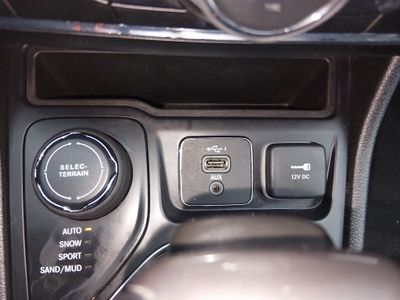 2023 Jeep Cherokee — photo 21 view