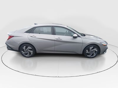 2025 Hyundai Elantra - Photo 8