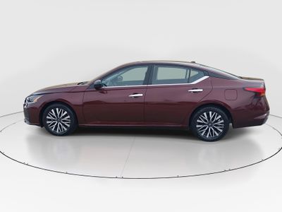 2025 Nissan Altima - Photo 4