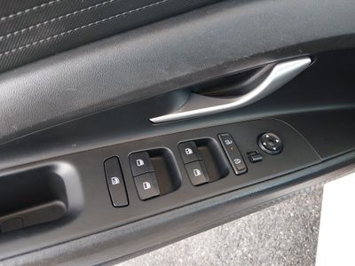 2024 Hyundai Elantra - Photo 12