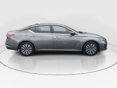 2025 Nissan Altima - Photo 8