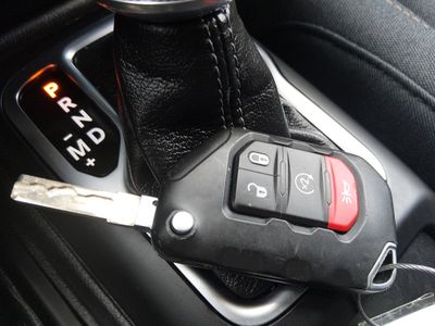 2025 Jeep Wrangler - Photo 15