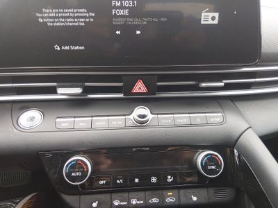 2025 Hyundai Elantra - Photo 18