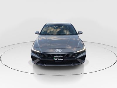 2024 Hyundai Elantra - Photo 2