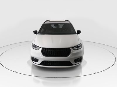 2025 Chrysler Pacifica - Photo 2