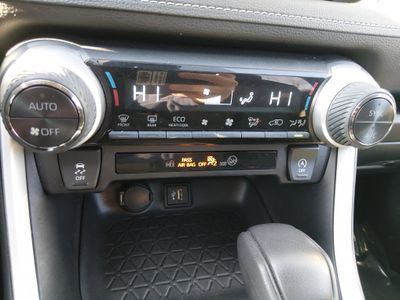 2024 Toyota RAV4 - Photo 13