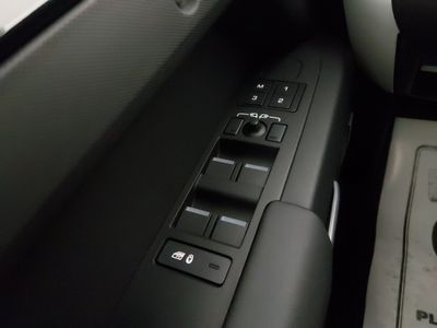 2025 Land Rover Defender — photo 21 view