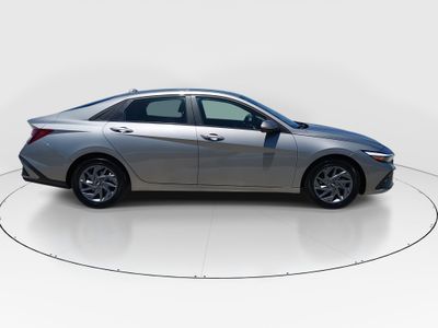 2024 Hyundai Elantra - Photo 8