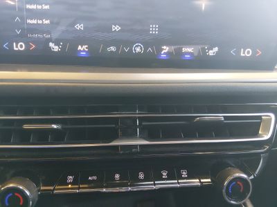 2025 Chevrolet Traverse - Photo 19