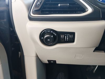 2023 Chrysler Pacifica — photo 13 view