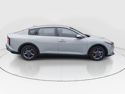 2025 Kia K4 - Photo 8