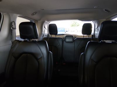 2023 Chrysler Pacifica — photo 17 view
