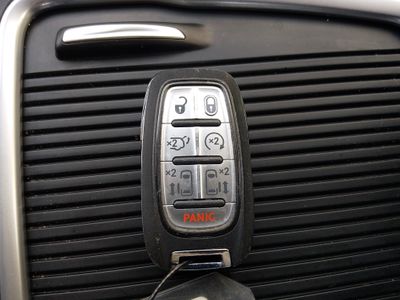 2024 Chrysler Pacifica — photo 15 view