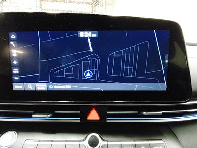 2024 Hyundai Elantra — photo 17 view