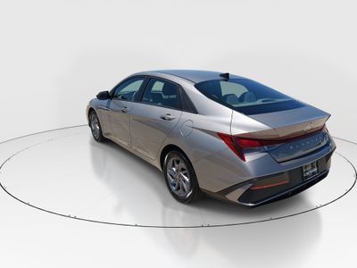 2024 Hyundai Elantra - Photo 5
