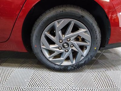 2024 Hyundai Elantra — photo 10 view