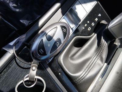 2025 Hyundai Elantra — photo 15 view