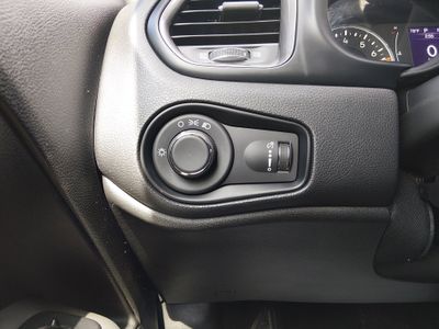 2023 Jeep Renegade - Photo 13