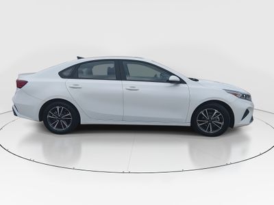 2023 Kia Forte - Photo 8