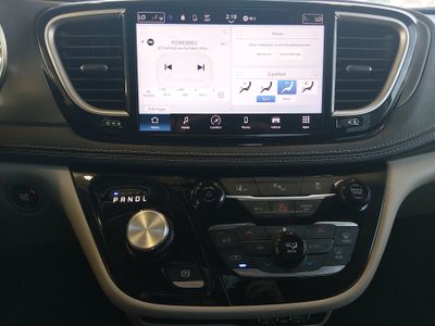 2023 Chrysler Pacifica — photo 20 view