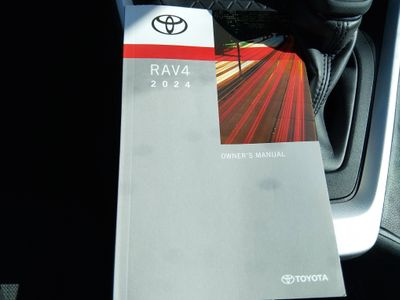 2024 Toyota RAV4 - Photo 17