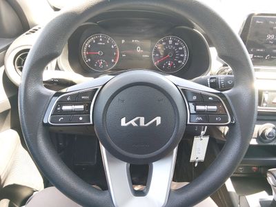 2024 Kia Forte - Photo 12