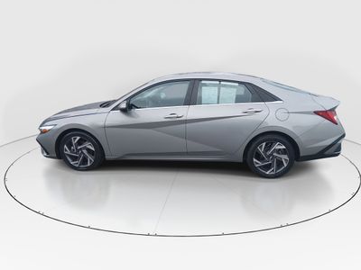 2025 Hyundai Elantra - Photo 4