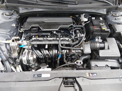 2025 Hyundai Elantra - Photo 9