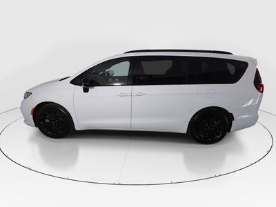 2025 Chrysler Pacifica - Photo 4