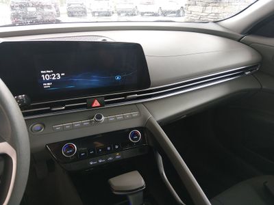 2024 Hyundai Elantra - Photo 21