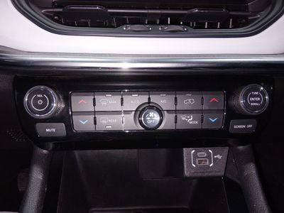 2023 Jeep Compass - Photo 18