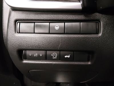 2025 Nissan Rogue - Photo 13