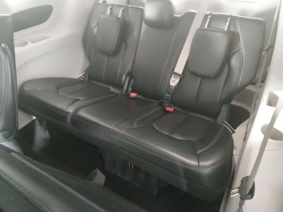 2023 Chrysler Pacifica — photo 18 view