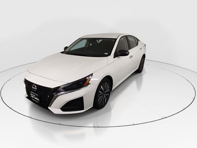 2025 Nissan Altima - Photo 3