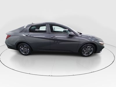 2024 Hyundai Elantra — photo 8 view
