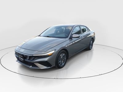 2024 Hyundai Elantra - Photo 3