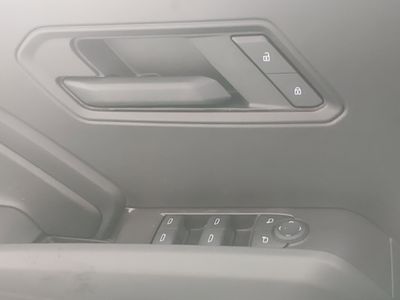2025 Chevrolet Colorado - Photo 18