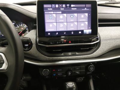 2024 Jeep Compass - Photo 13