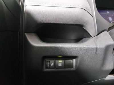 2025 Toyota RAV4 - Photo 13