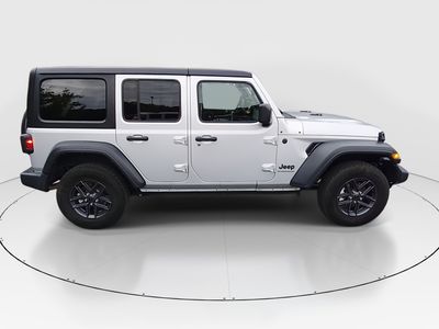 2024 Jeep Wrangler - Photo 8